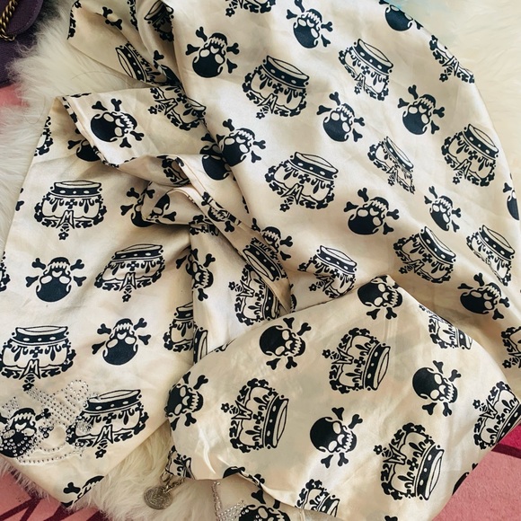 Large scarf - Picture 3 of 4